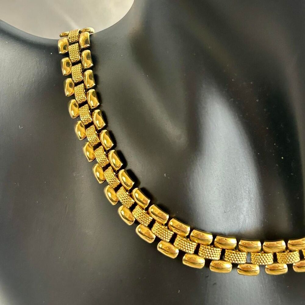 Monet- Vintage Gold Tone Panther Link Necklace - Picture 2 of 4